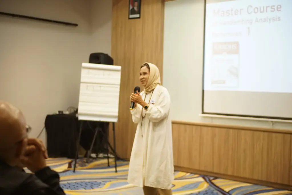 Mbak Tika, seorang konsultan sekolah